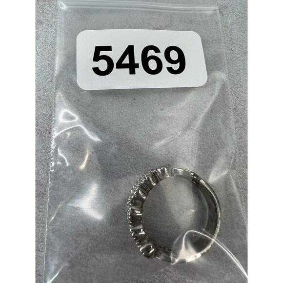 Vintage Women's Fashion Silver-Tone Cubic Zirconia Anniversary Cocktail Ring - 8 - Picture 6 of 6